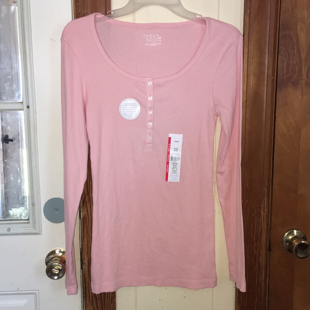 NWT fitted lightweight Tee Bundle 3 for 15🌺